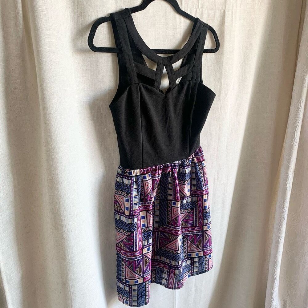 Charlotte Russe Dress Women's Medium Colorful Geometric Print Dress Front Cutout - Picture 12 of 13